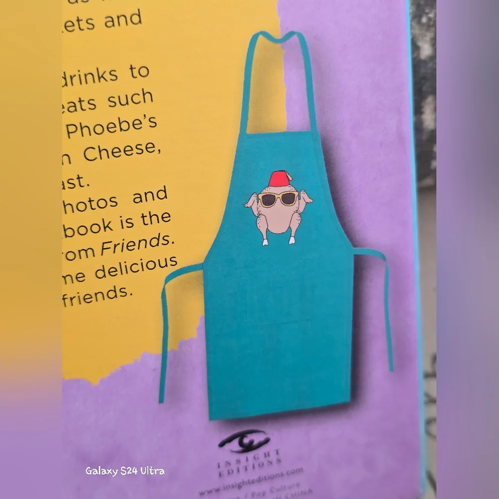 F•R•I•E•N•D•S : The Official Cookbook Gift Set With Apron NIB